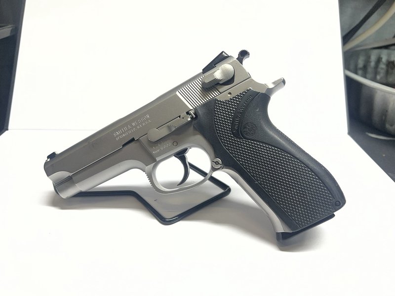 Smith & Wesson 5906 9mm DA/SA Pistol Stainless Finish 4 Inch Barrel