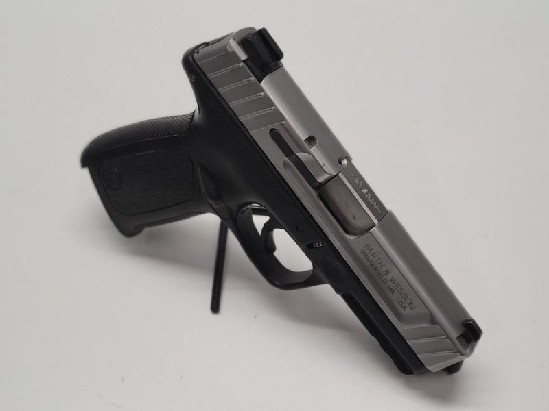 Smith & Wesson SD40VE Pistol 40 S&W 4 in Barrel Two-Tone