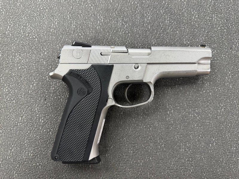 Smith & Wesson 5946 9mm Pistol 4" Barrel Stainless 3rd Gen