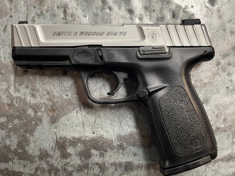 Smith & Wesson SD9 VE 9mm Semi-Auto Pistol 4-Inch Barrel Two-Tone