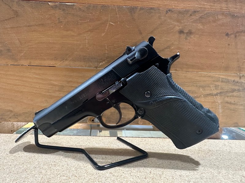 Smith & Wesson 59 Semi-Automatic Pistol 9mm 4 Inch Barrel Black Finish