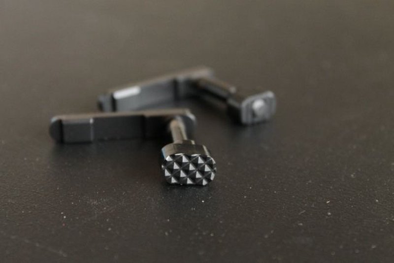 V Seven Titanium Mag Catch/Release w/Button - Diamond Ionbond Black
