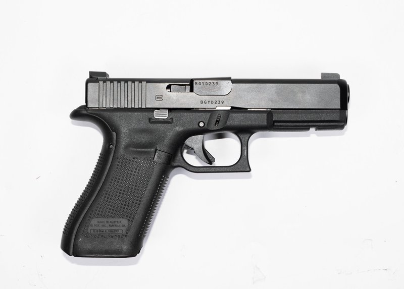 Glock 17 Gen 5 (1 Magazine) with Amglo Iron Sights
