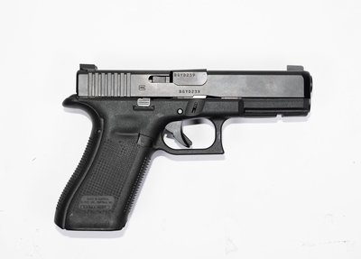 Glock 17 Gen 5 (1 Magazine) with Amglo Iron Sights